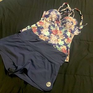 Roxy L Swim cover up Navy Blue shorts and Ambrielle swim to L.